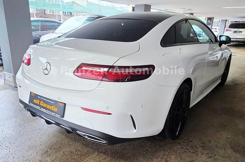 Gebraucht Mercedes E220 AMG 194 PS (142 kW) 2022 Weiß Coupé