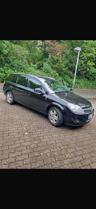 Gebraucht Opel Astra 90 PS (66 kW) 2010 Schwarz Kombi
