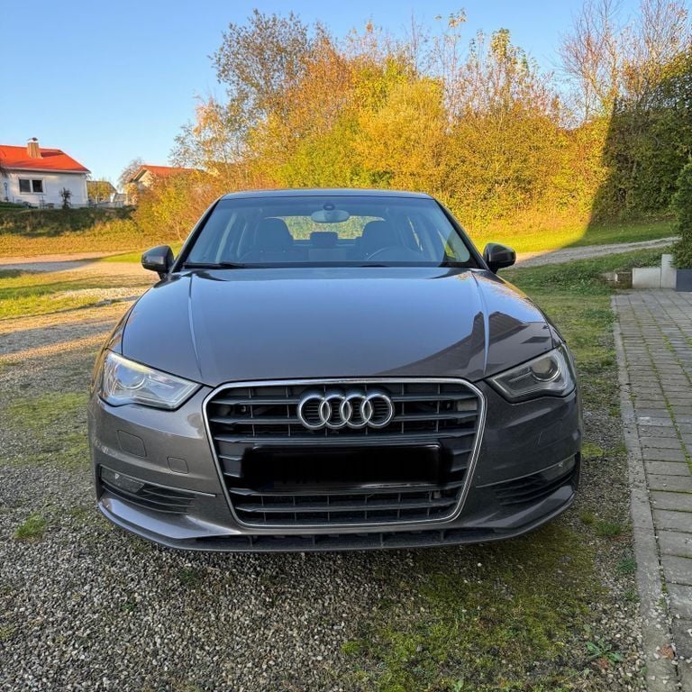Grau Gebraucht 2016 Audi A3 Ambiente Limousine | 12.950 € (Superpreis) - Bild 1/4
