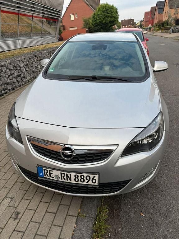 Grau Gebraucht 2010 Opel Astra Selection Limousine | 3.000 € (Superpreis) - Bild 1/4
