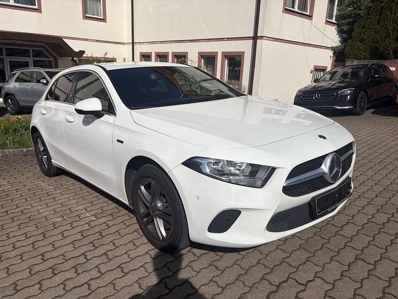 Gebraucht Mercedes A250 218 PS (160 kW) 2020 Weiß Limousine