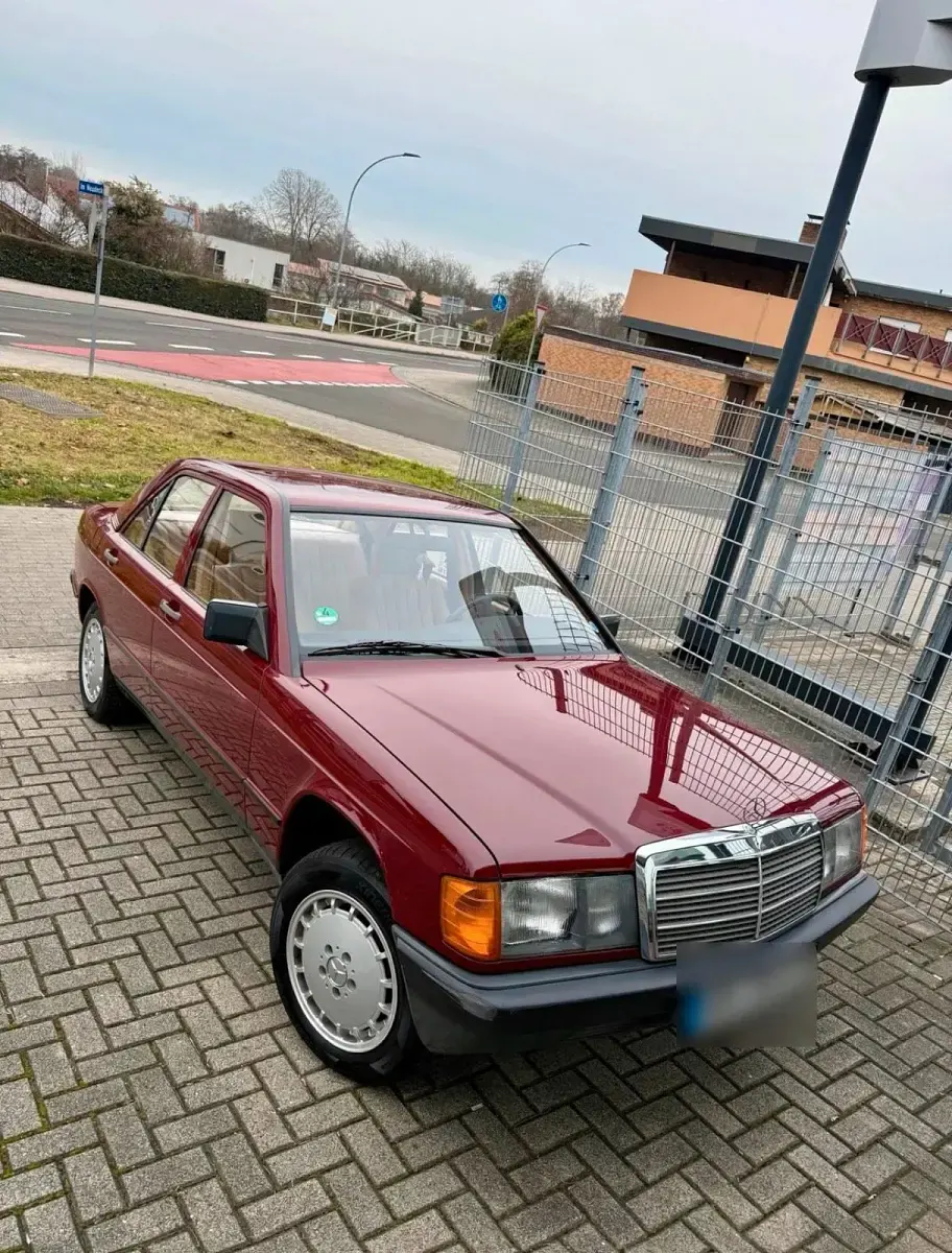 Gebraucht Mercedes 190 122 PS (89 kW) 1984 Rot Limousine