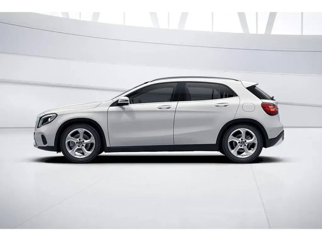 Gebraucht Mercedes GLA250 Urban 211 PS (155 kW) 2018 Unilack polarweiß SUV