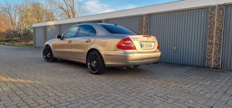 Beige Gebraucht 2005 Mercedes E240 Elegance Limousine | 7.500 € (Etwas zu teuer) - Bild 1/4
