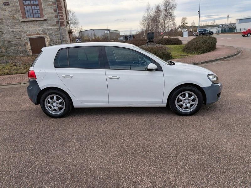 Gebraucht VW Golf VI 110 PS (80 kW) 2010 Weiß Kleinwagen