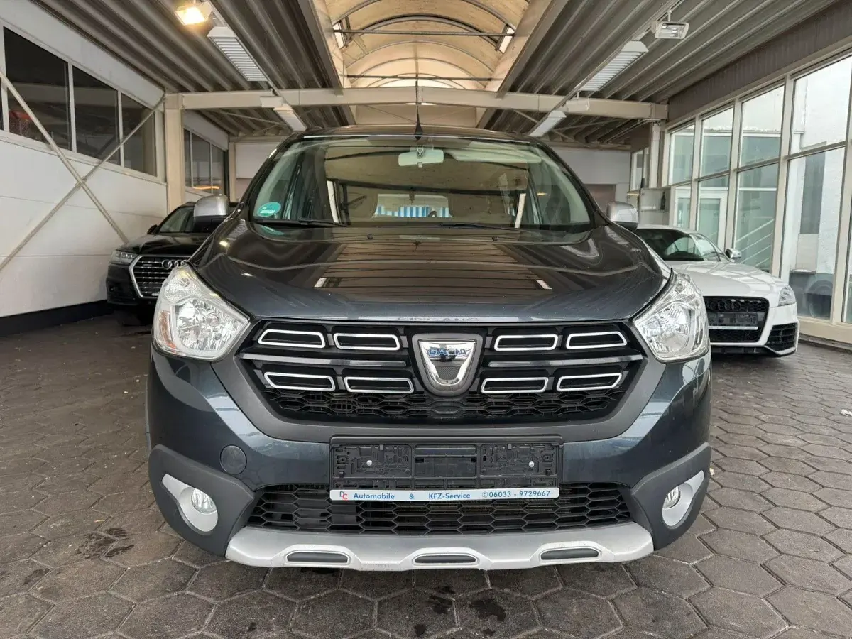 Gebraucht Dacia Lodgy Stepway 131 PS (96 kW) 2021 Grau Van / Kleinbus