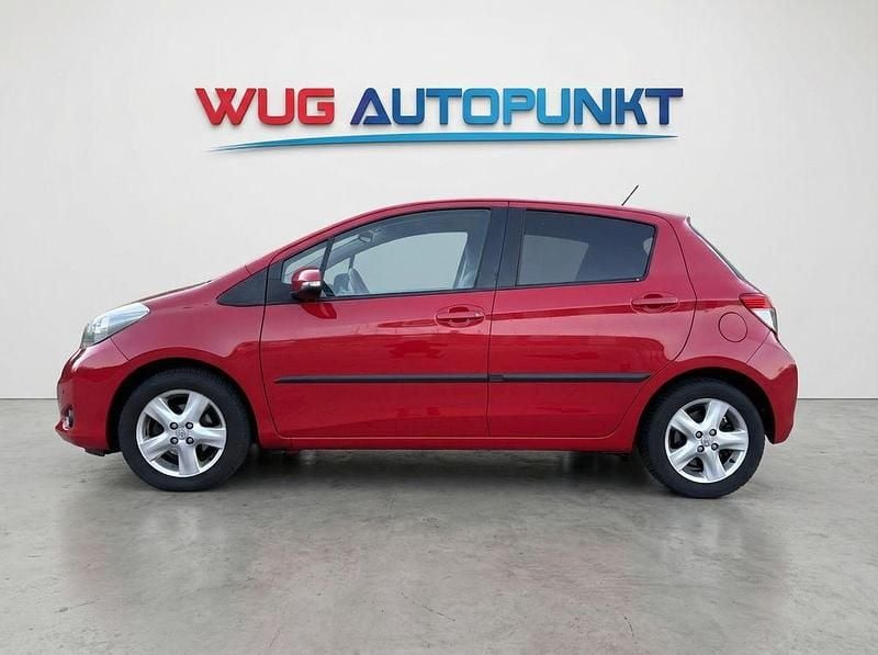 Gebraucht Toyota Yaris 99 PS (72 kW) 2012 Rot Kleinwagen
