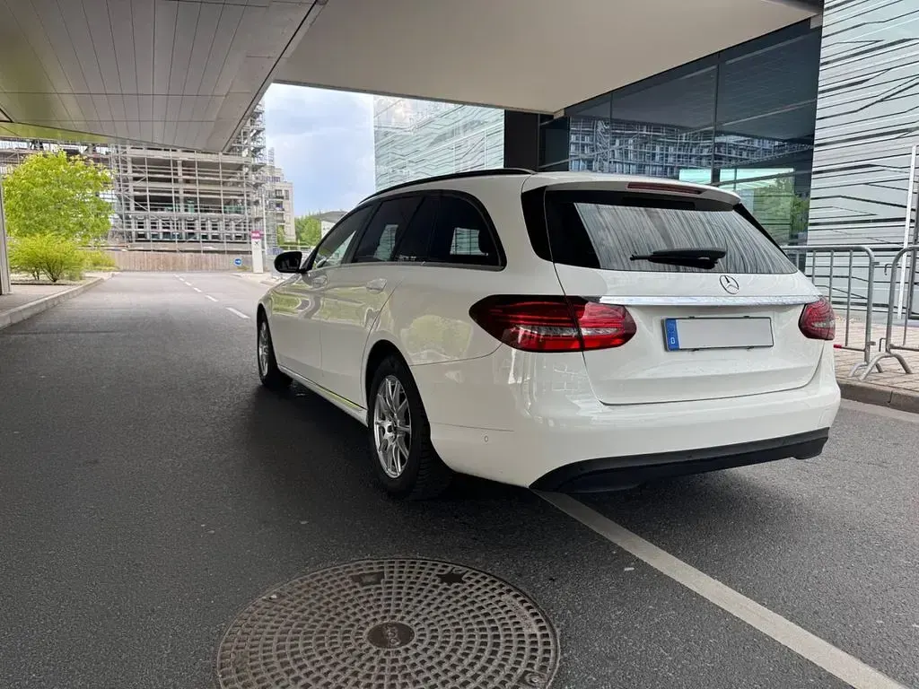 Gebraucht Mercedes C180 122 PS (89 kW) 2020 Weiß Kombi