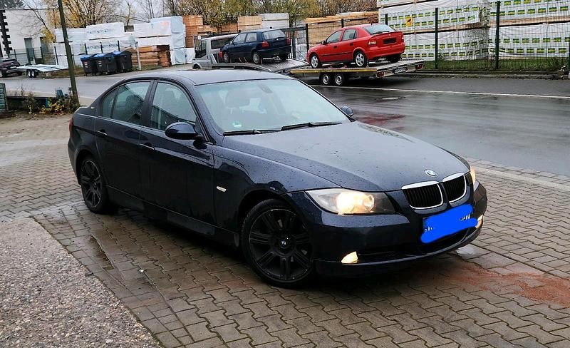 Blau Gebraucht 2008 BMW 318 Limousine | 1.650 € (Superpreis) - Bild 1/4