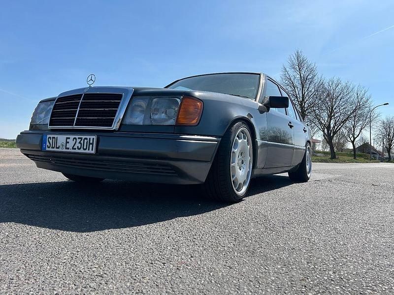 Gebraucht Mercedes 230 132 PS (97 kW) 1989 Limousine