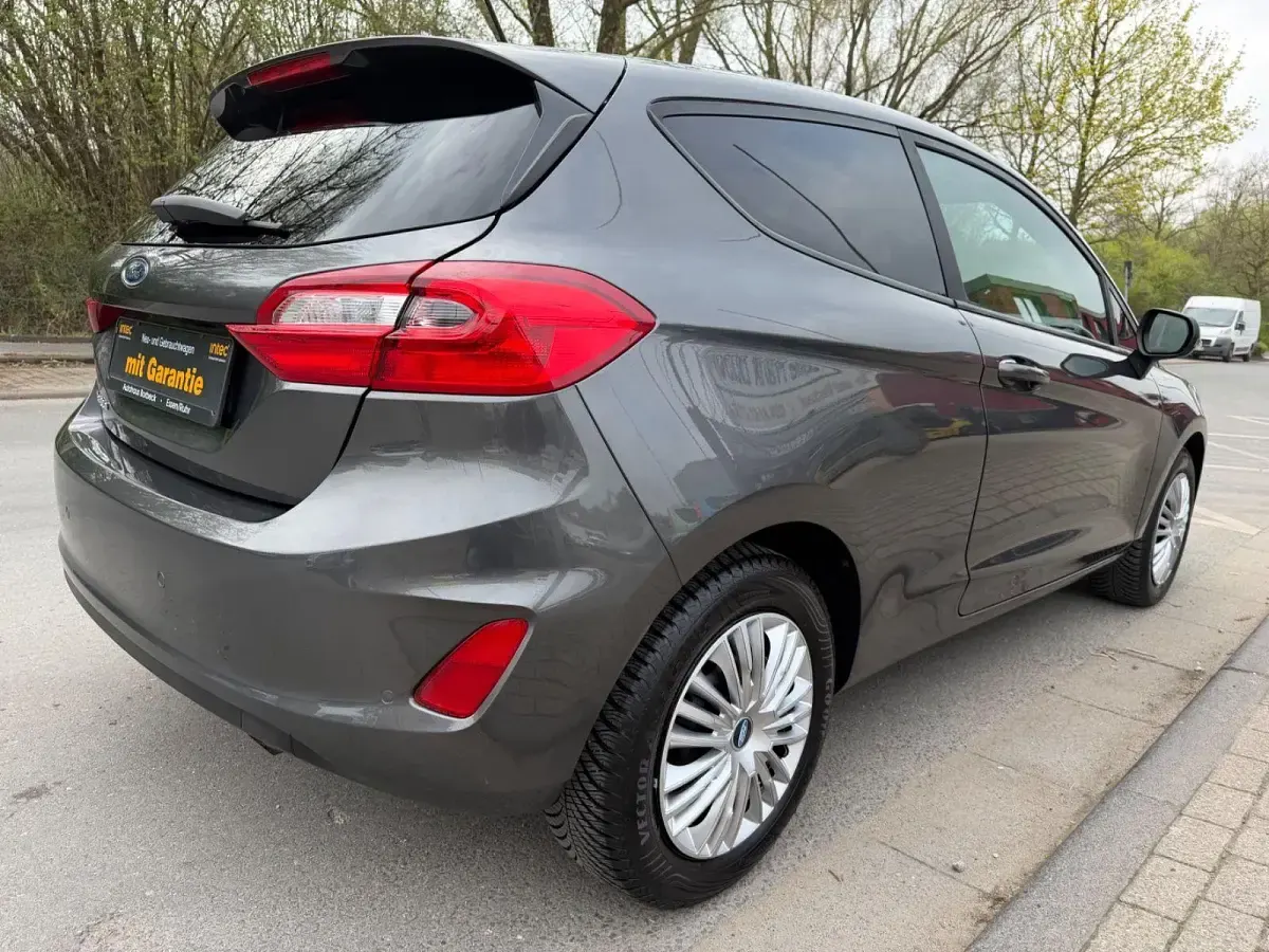Gebraucht Ford Fiesta 71 PS (52 kW) 2018 Grau Kleinwagen