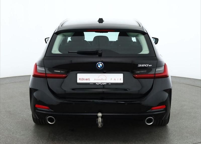 Gebraucht BMW 320e Sport Line 204 PS (150 kW) 2023 Schwarz Kombi