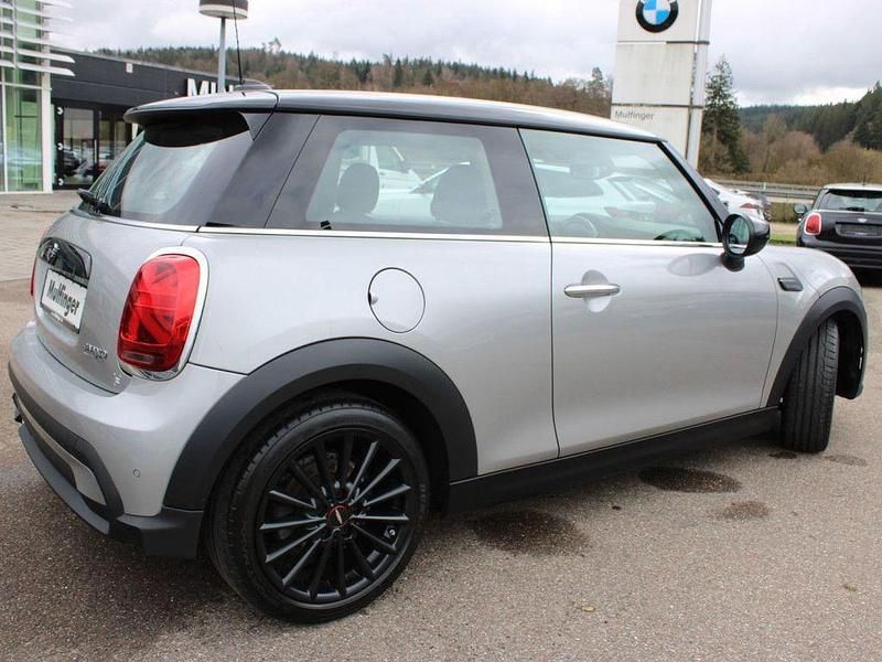 Gebraucht Mini Cooper Essential 136 PS (100 kW) 2023 Silber Kleinwagen