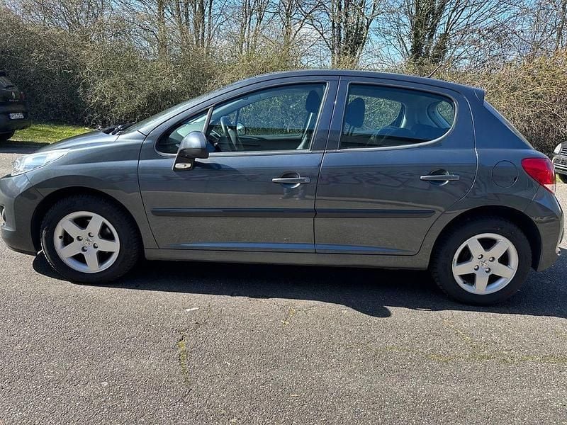 Gebraucht Peugeot 207 Forever 73 PS (53 kW) 2012 Grau Limousine