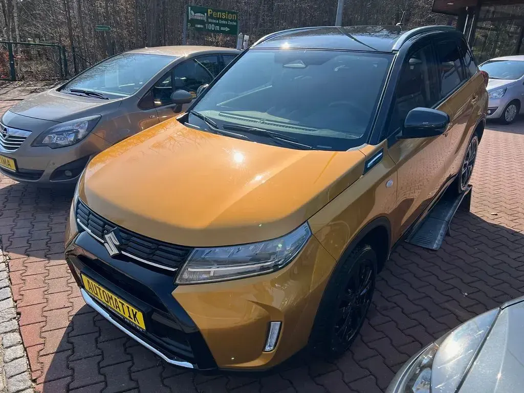 Gebraucht Suzuki Vitara 109 PS (80 kW) 2024 Gold SUV