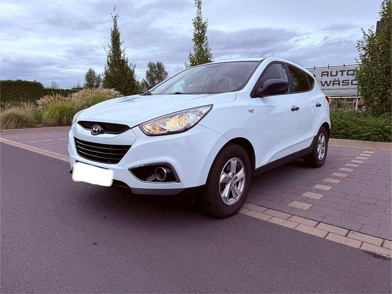 Weiß Gebraucht 2011 Hyundai ix35 Comfort SUV | 7.950 € (Fairer Preis) - Bild 1/4