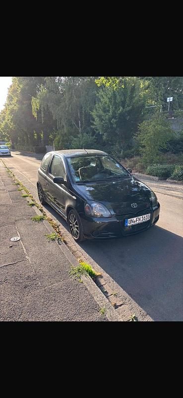 Schwarz Gebraucht 2001 Toyota Yaris Kleinwagen | 2.399 € (Fairer Preis) - Bild 1/4