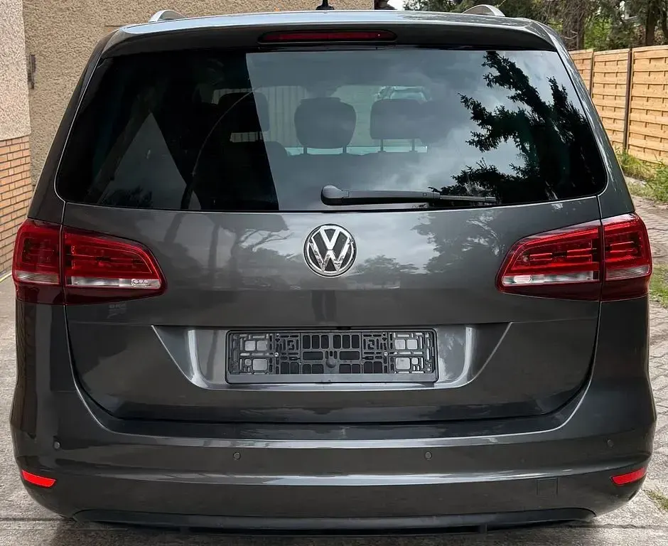 Gebraucht VW Sharan IQ Drive 150 PS (110 kW) 2019 Grau Van / Kleinbus