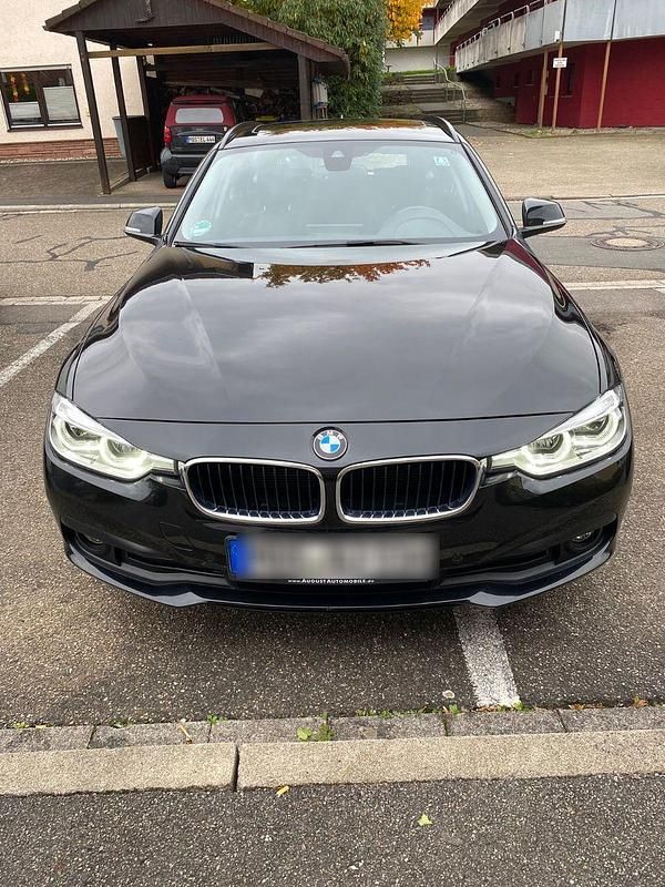 Schwarz Gebraucht 2018 BMW 320 Kombi | 14.900 € (Superpreis) - Bild 1/4