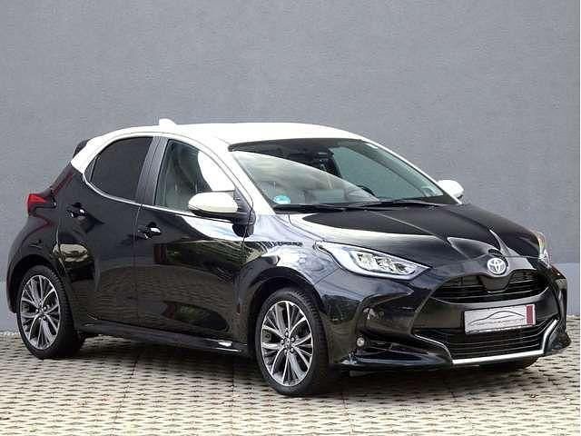 Gebraucht Toyota Yaris Hybrid Elegant 92 PS (67 kW) 2021 Schwarz Kleinwagen