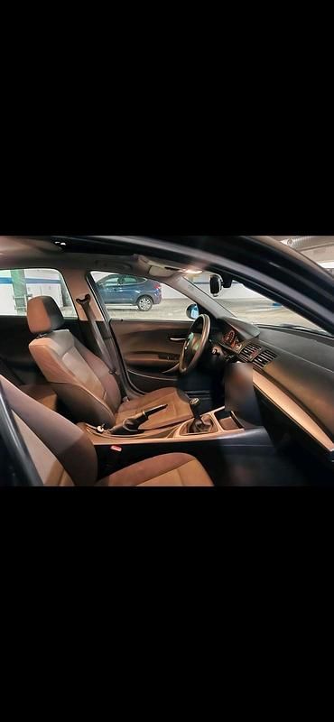 Gebraucht BMW 118 122 PS (89 kW) 2006 Schwarz Kleinwagen