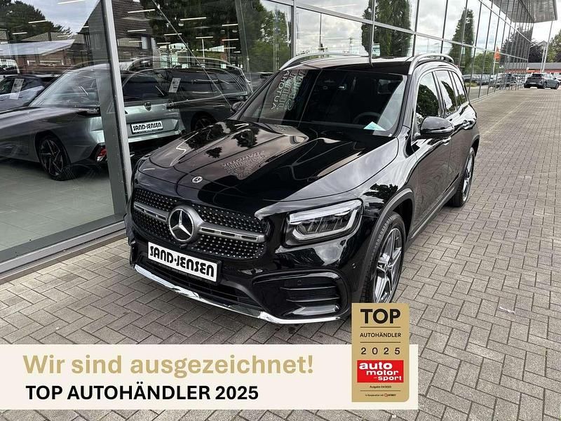 Kosmosschwarz metallic Gebraucht 2025 Mercedes GLB220 AMG line SUV | 53.995 € (Teuer) - Bild 1/4