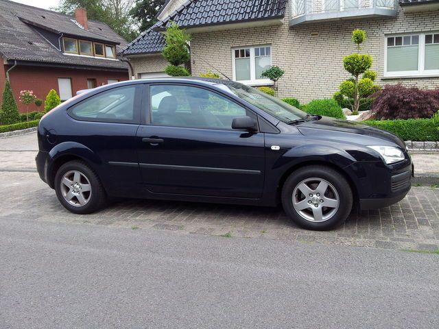 Gebraucht Ford Focus Ambiente 137 PS (100 kW) 2005 Blau Limousine