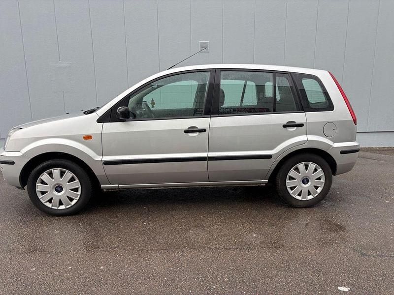 Gebraucht Ford Fusion Trend 80 PS (58 kW) 2004 Polarsilber metallic (metallic) Limousine