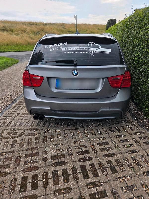 Gebraucht BMW 330 385 PS (283 kW) 2010 Silber Kombi