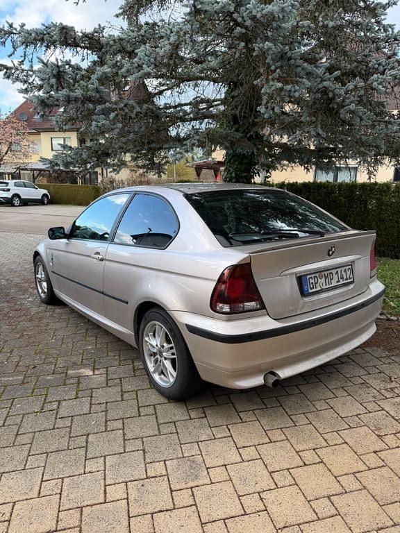 Second-hand BMW 316 116 CP (85 kW) 2003 Argintiu Berlinǎ