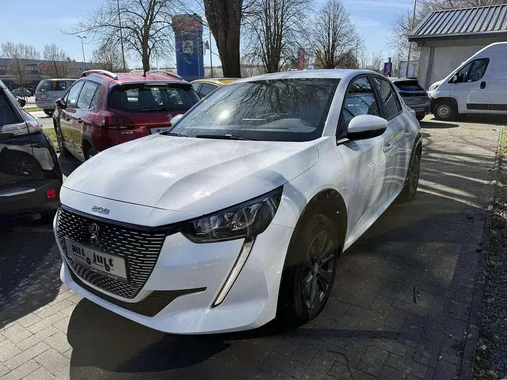 Gebraucht Peugeot e-208 Active 100 kW (136 PS) 2021 Weiß Kleinwagen
