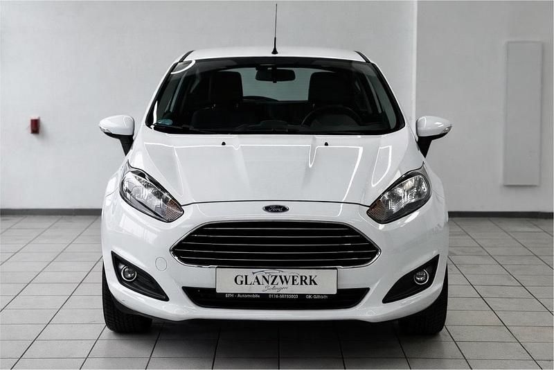 Gebraucht Ford Fiesta SYNC Edition 60 PS (44 kW) 2014 Weiß Kleinwagen