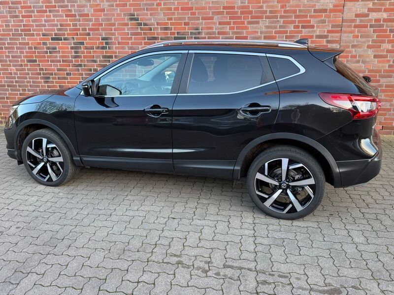 Schwarz Gebraucht 2018 Nissan Qashqai Tekna SUV | 18.990 € (Etwas zu teuer) - Bild 1/4