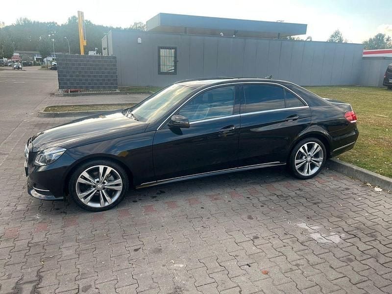Schwarz Gebraucht 2013 Mercedes E200 Avantgarde Limousine | 16.000 € (Fairer Preis) - Bild 1/4