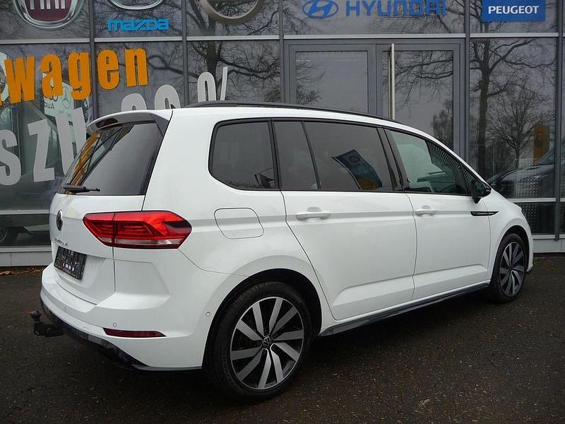 Gebraucht VW Touran Highline 150 PS (110 kW) 2025 Weiß Van / Kleinbus