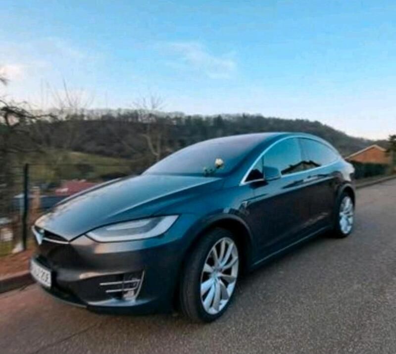 Grau Gebraucht 2017 Tesla Model X SUV | 38.000 € - Bild 1/4