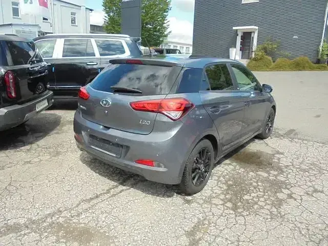 Gebraucht Hyundai i20 Passion 120 PS (88 kW) 2017 Grau Limousine