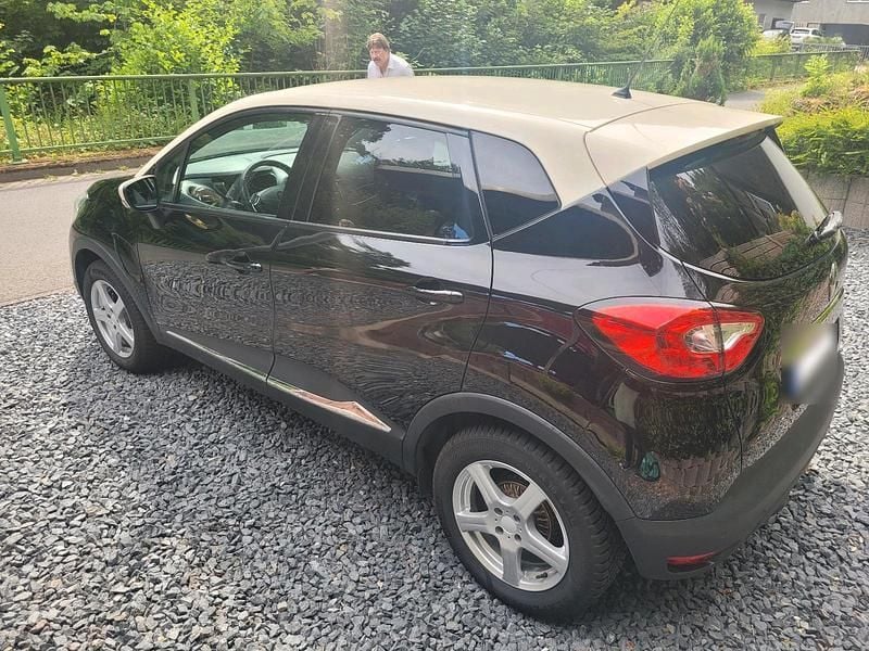 Używany Renault Captur 90 KM (66 kW) 2015 Czarny SUV