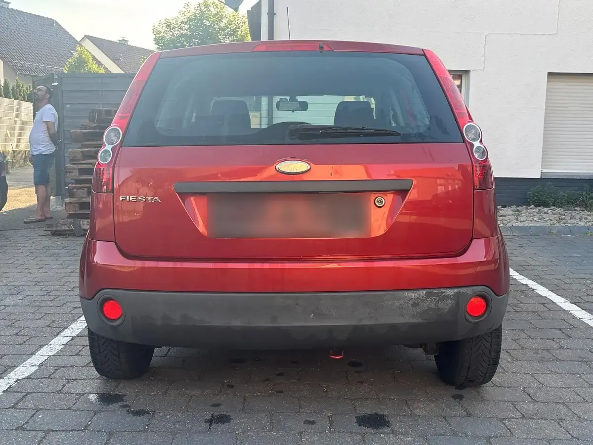 Gebraucht Ford Fiesta 71 PS (52 kW) 2006 Rot Kleinwagen