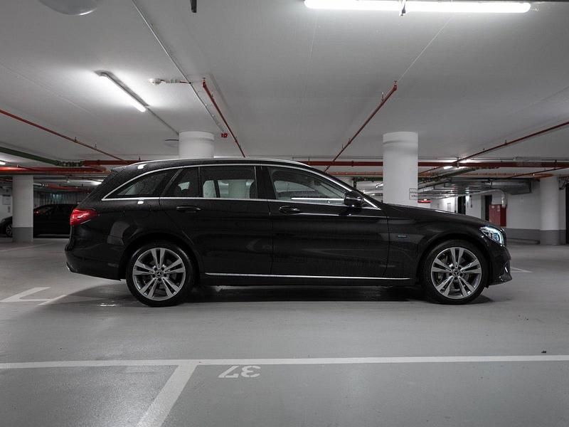 Gebraucht Mercedes C300e 306 PS (225 kW) 2020 Schwarz Kombi