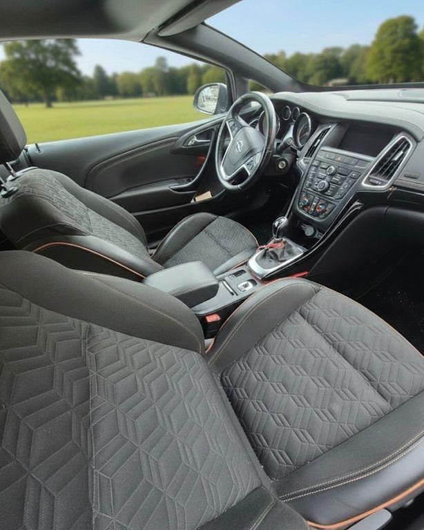 Gebraucht Opel Cascada Innovation 140 PS (102 kW) 2016 Schwarz Cabrio