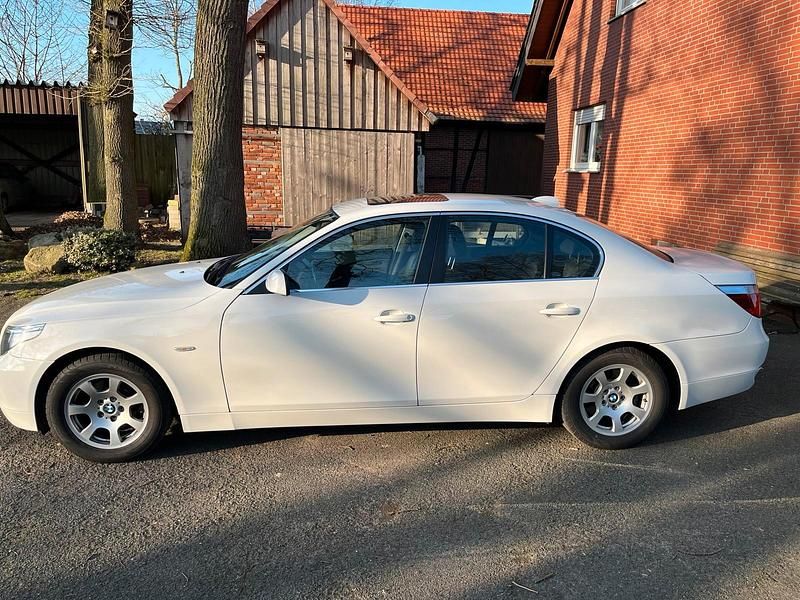 Gebraucht BMW 523 177 PS (130 kW) 2005 Weiß Limousine