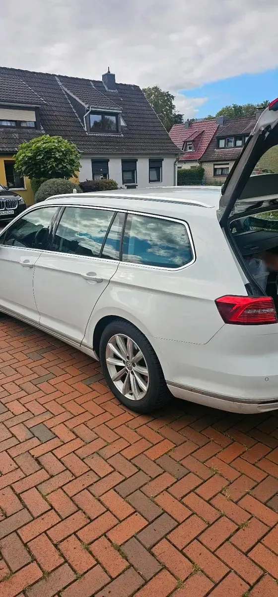 Gebraucht VW Passat 150 PS (110 kW) 2018 Weiß Kombi