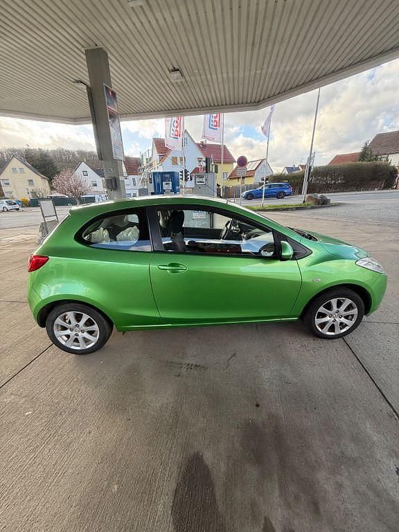 Gebraucht Mazda 2 75 PS (55 kW) 2009 Grün Kleinwagen