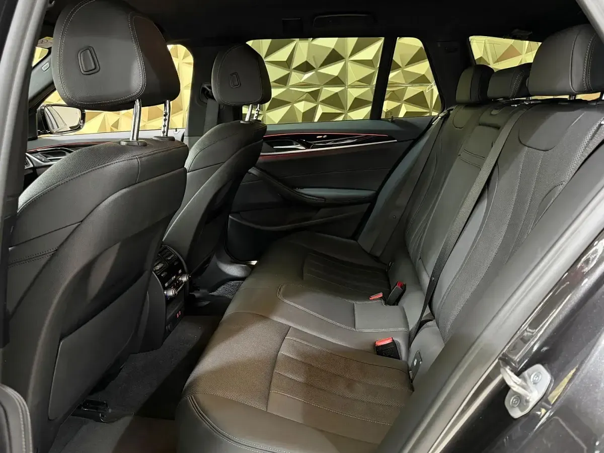 Gebraucht BMW 530 Performance 286 PS (210 kW) 2021 Grau Kombi