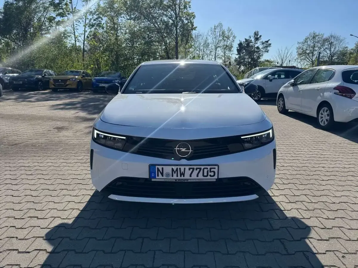 Używany Opel Astra 145 KM (106 kW) 2026 Biały Sedan/Limuzyna