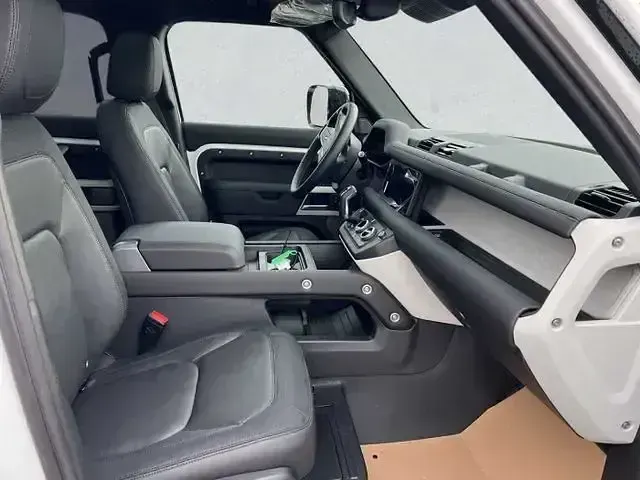 Gebraucht Land Rover Defender SE Dynamic 252 PS (185 kW) 2023 Fuji white SUV