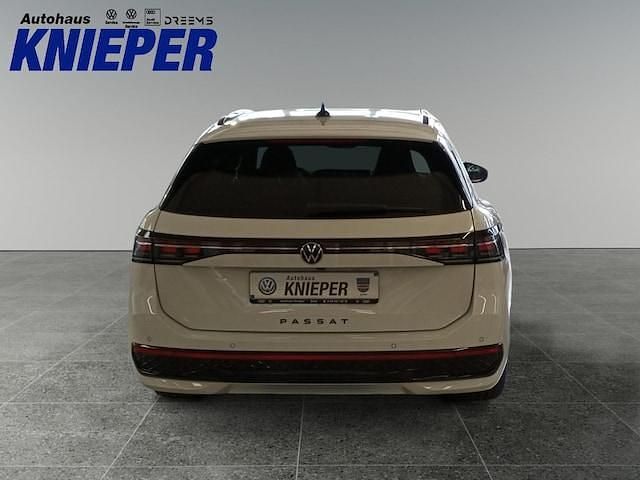 Gebraucht VW Passat R-line 150 PS (110 kW) 2024 Weiß Kombi