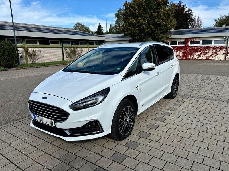 Gebraucht Ford S-MAX Titanium 190 PS (139 kW) 2019 Weiß Van / Kleinbus