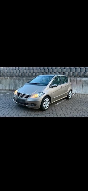 Beige Gebraucht 2006 Mercedes 200 Limousine | 1.250 € (Teuer) - Bild 1/4